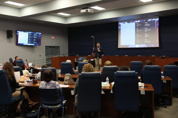 Jonathan Swindle presents to a crowd of educators on AI